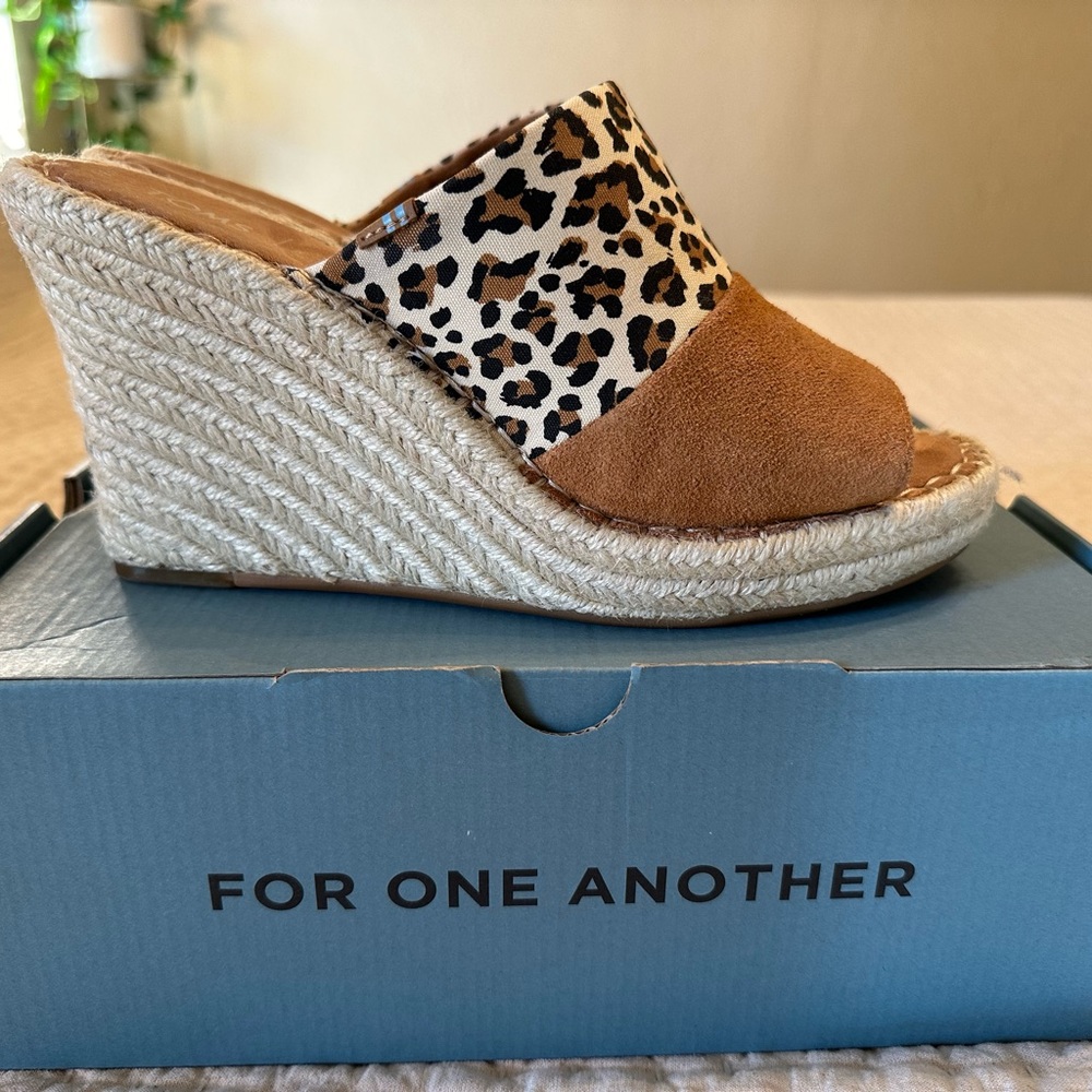 Tom’s Wedges (mules) Carmel brown suede and leopard print fabric. Worn once. 8.5